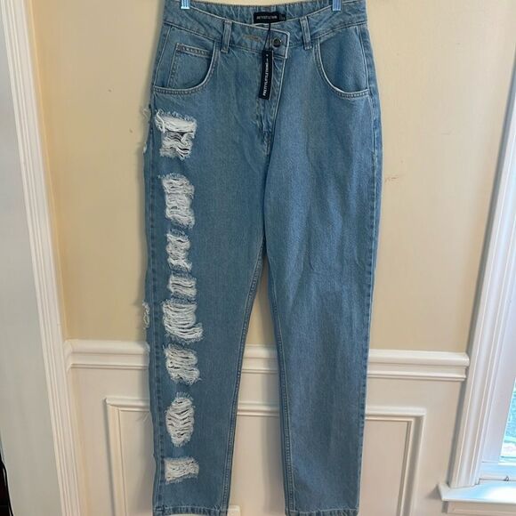 NWT PrettyLittleThing Petite Light Wash Shredded Jean - Picture 1 of 9
